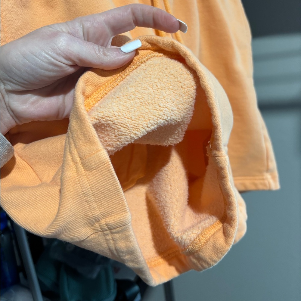 Aritzia TNA The Cozy Fleece Sweat Shorts - Picture 3 of 4